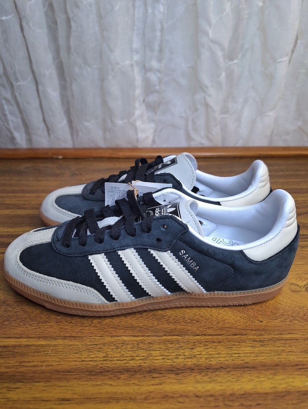 Adidas Samba 8 /8.5 Women’s | 6.5 Men’s | 6.5 Youth Sneakers in Navy Cream White